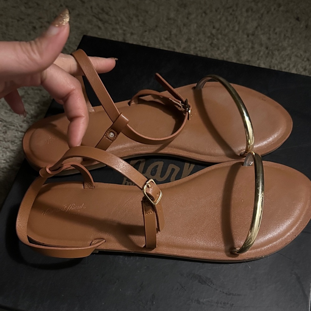 Universal Thread Tan Sandals with Gold Detail